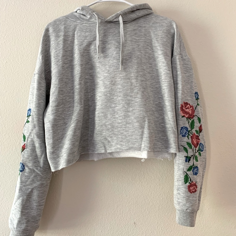 Super comfy crop hoodie with flowers on the sleeves